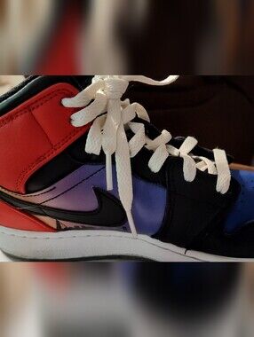 Nike Kids Air Jordan 1id "Skyline." Size 6Y. EUC.